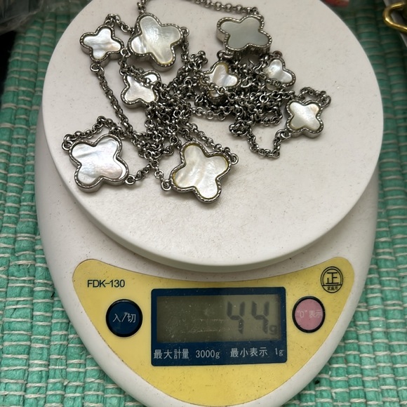 🖤Mother of pearl Clover 🍀 charm necklace - Picture 8 of 8